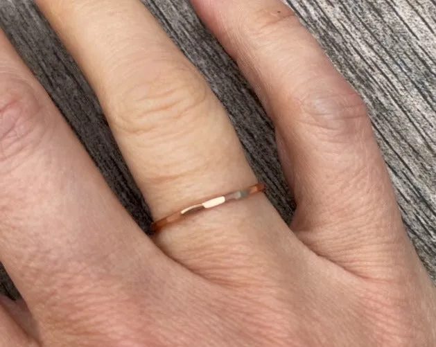 Flat Hammered Skinny Ring Gold/RG 1.3mm