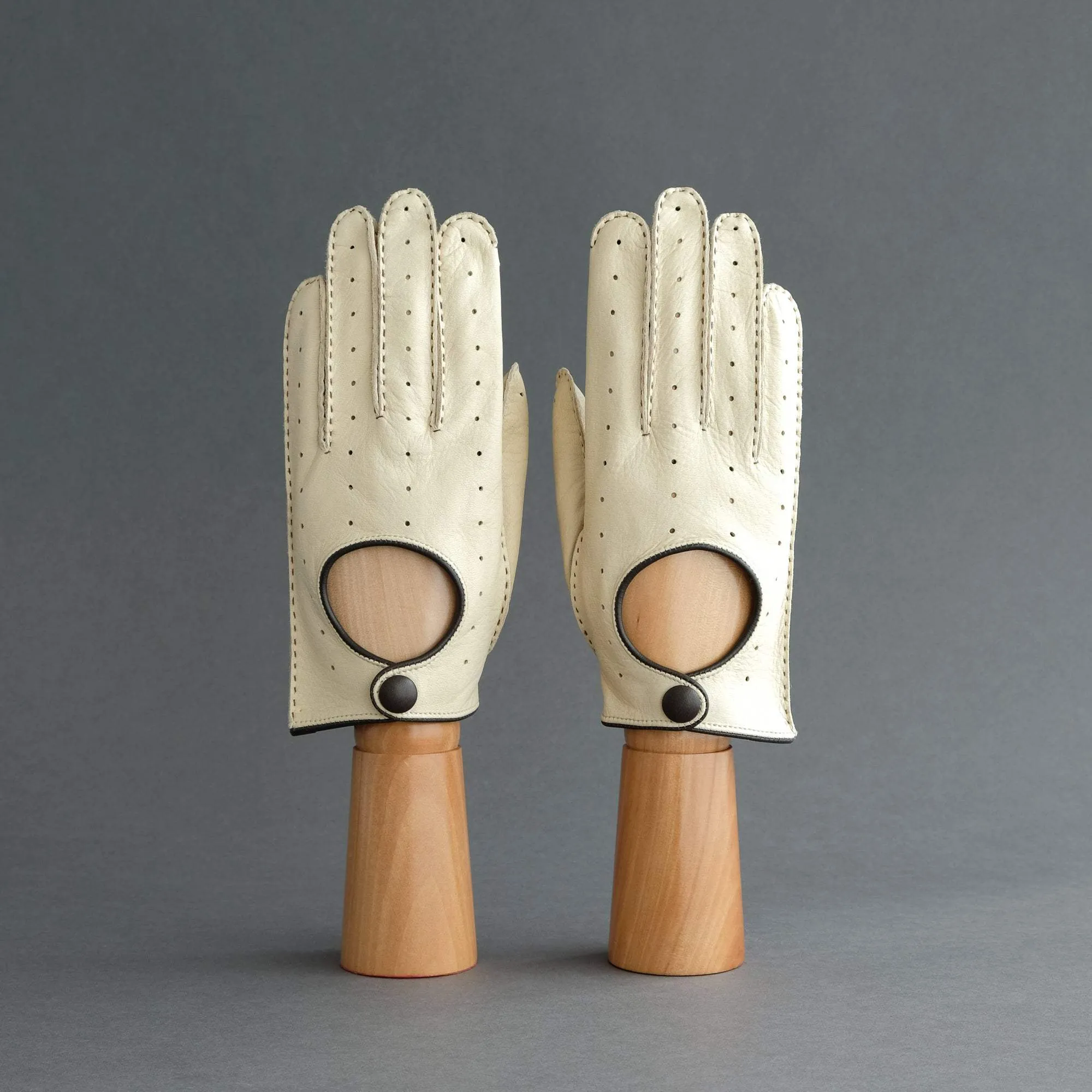 Gentlemen's Unlined Driving Gloves from Beige Deerskin
