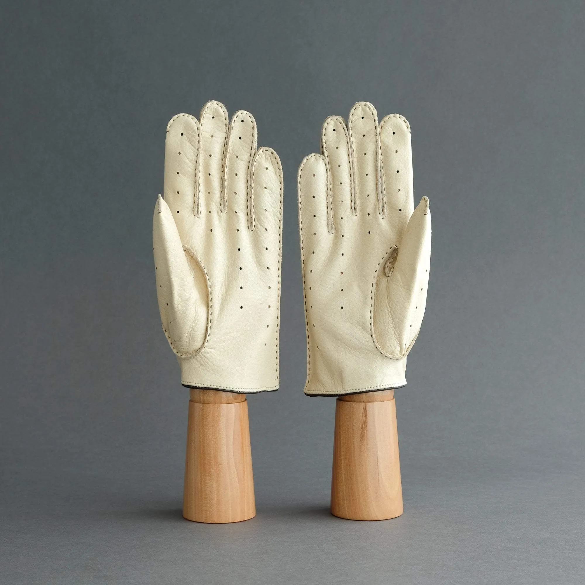 Gentlemen's Unlined Driving Gloves from Beige Deerskin